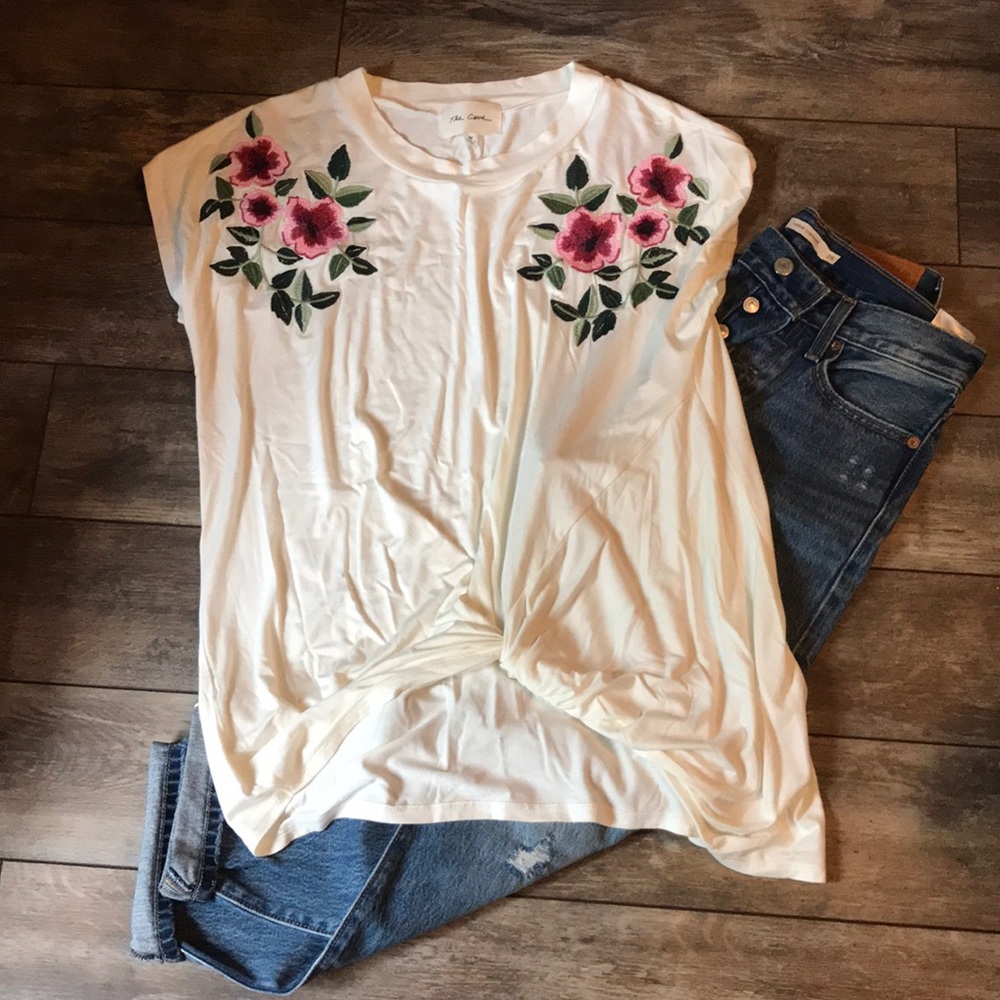 Wit & Wisdom White Floral Embroidered Twist-Front Top